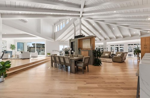 Olympus Cove House | Exclusive Resort Escape: Heated Pool, Spa & Pickleball by RedAwning