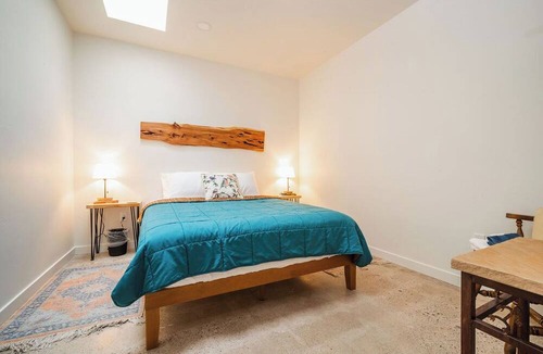 Lewis Hostel | Dolores Bike Hostel