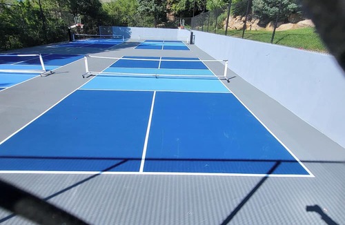 Olympus Cove Villa | Secluded Retreat for 17+ / Heated Pool & Pickleball