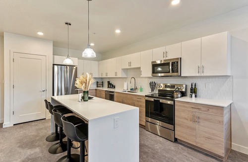 Lower Avenues Apartment | Views/TOP Floor/1BED Apartment/GYM/GARAGE Parking