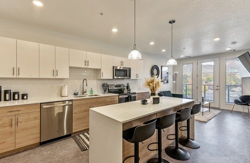 Lower Avenues Apartment | Views/TOP Floor/1BED Apartment/GYM/GARAGE Parking