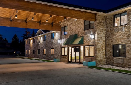 Montpelier Hotel | Super 8 by Wyndham Montpelier