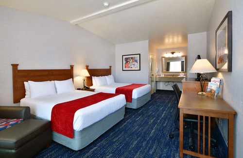 Rolando Village Hotel | Lamplighter Inn & Suites at SDSU