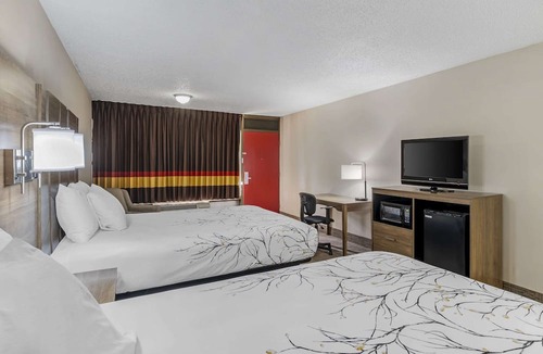 Homosassa Springs Hotel | Rodeway Inn Homosassa