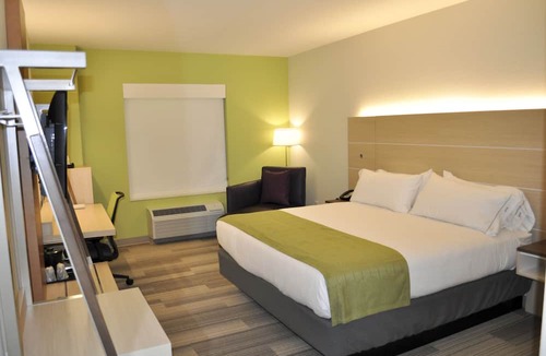 Price Hotel | Holiday Inn Express & Suites Price by IHG