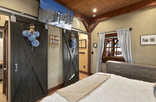 Heber House | Heber's Outpost Hideaway, Hot Tub, Two Master Bedrooms, Outdoor Kitchen, Office, Game Room
