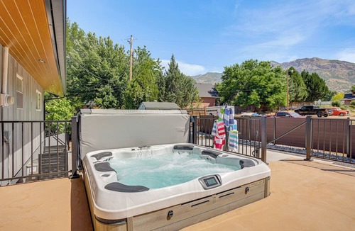 North Ogden Cottage | Hot Tub, Game Room, Putting Green! Ogden Oasis