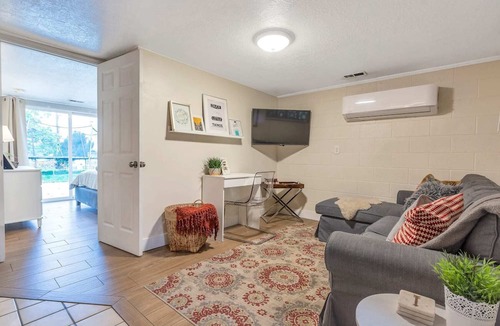 Canyon Rim Apartment | Cozy Canyon Rim, Self Check-In, Parking