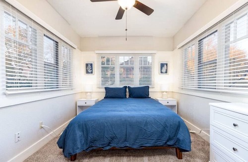 Lower Avenues Apartment | The Sapphire Suite - Downtown Historic Aves Apt