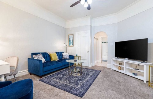 Lower Avenues Apartment | The Sapphire Suite - Downtown Historic Aves Apt