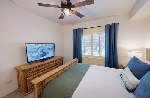 Bear Hollow Village Condo | 5569 Gold Medal Getaway Cozy Mountain Escape with Hot Tub