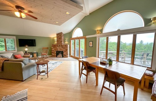 Warren House | Sugarbush Vista - 4000sq. ft. Estate with Hot Tub & Mountain Views