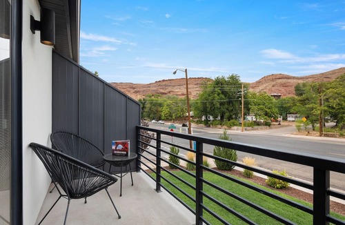 Moab Apartment | Modern Mesa
