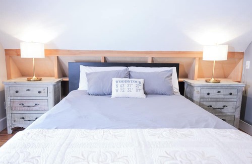 Woodstock House | Riverside Getaway! Minutes to Downtown Woodstock