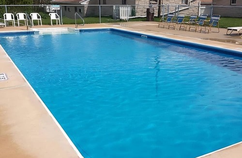 Campbelltown Hotel | Minutes to Hershey Theatre and Founders Hall | Swimming Pool | Free Breakfast