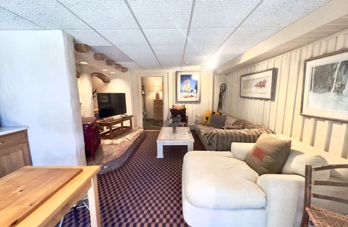 Wardsboro House | Sleeps 30! 2 Cabins, 10 Bedrooms, 3 Kitchens, Hot Tub, Fireplaces, Game Rooms