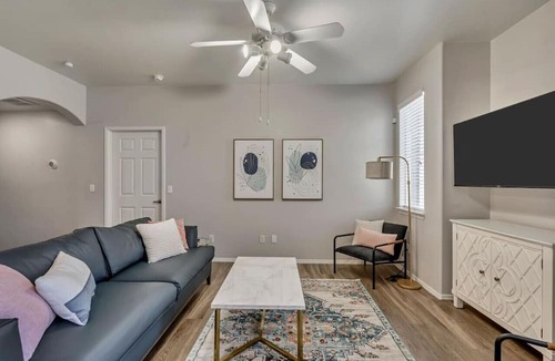 Clearfield Apartment | Convenient 1st Floor 2BR with Pool, Hot Tub, and Extra Bed, Near Hill AFB