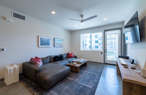 Vista Apartment | Beautiful Modern 2-Bed in DT Vista!