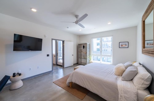 Vista Apartment | Beautiful Modern 2-Bed in DT Vista!