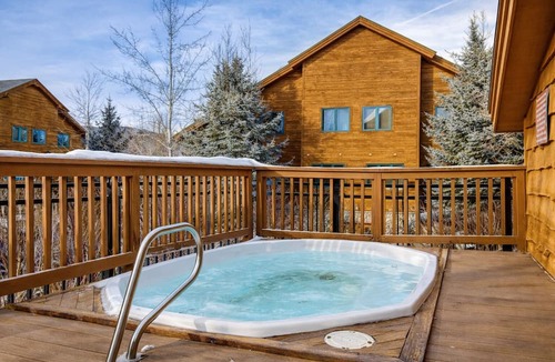 Park City Condo | 6A Timberwolf lodge cabin vibe cozy stay with hot tub