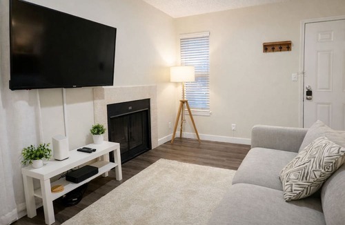 Central City Apartment | Down Town, Award Winning KING Bed, Self Check-In