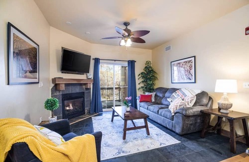 Bear Hollow Village Condo | Beautifully Updated PC condo w Pool, Hot Tub, Gym!