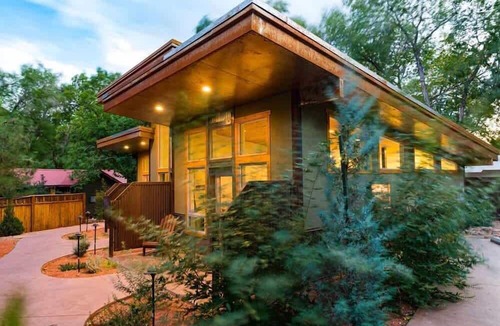 Zion National Park South Entrance Hotel | Nama-Stay Suite 3 | King, 5 Min to Zion NP