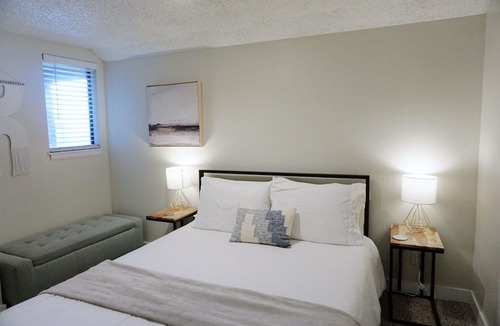 Central City Apartment | Two Bedroom Loft * Award Winning Beds * Down Town