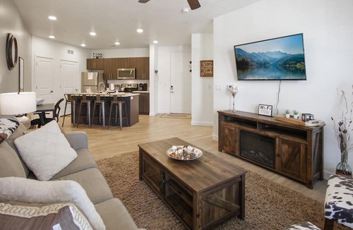 Draper Apartment | Amazing Apartment With a Hot Tub!