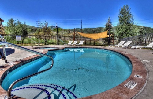 Kimball Junction Condo | Spacious Corner Unit Near Skiing, 2 BR+Loft, 2.5 BA, Top Floor, Sleeps 8