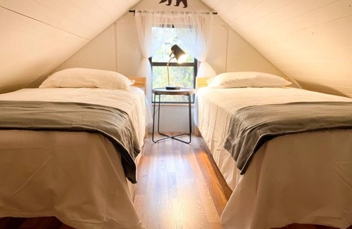 Morganton Cabin | Mountain Cabin with creek and hiking trail! Minutes from Blue Ridge
