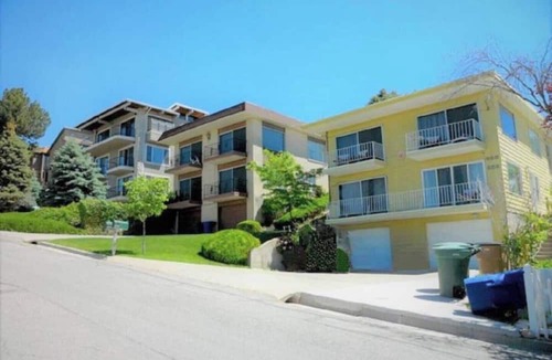 Capitol Hill Apartment | “STUNNING VIEWS!” Luxury 4 Bedroom, 2 Bathroom Vacation Duplex in Downtown Salt Lake Capitol Hill