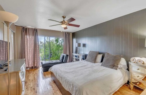 Capitol Hill Apartment | This duplex is a 8 bedroom(s), 4 bathrooms, located in Salt Lake City, UT.