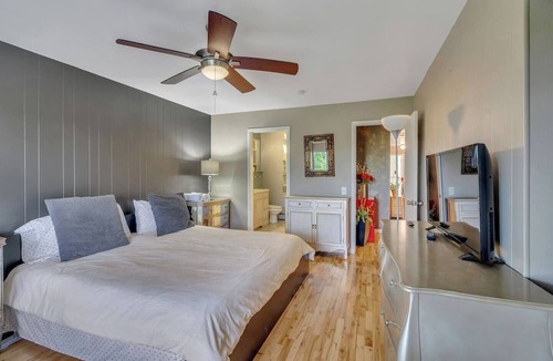 Capitol Hill Apartment | This duplex is a 8 bedroom(s), 4 bathrooms, located in Salt Lake City, UT.