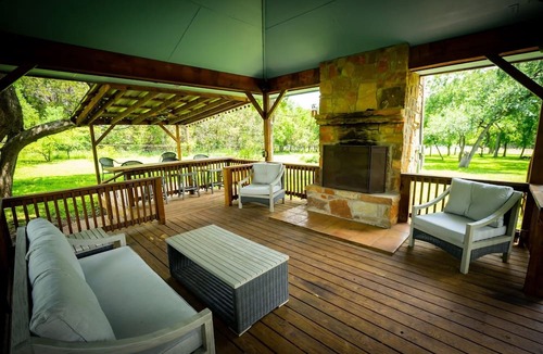 Canyon Lake Apartment | Tiny Home in Canyon Lake 5 mins to Lake & River, Prime Area, Pet Friendly!