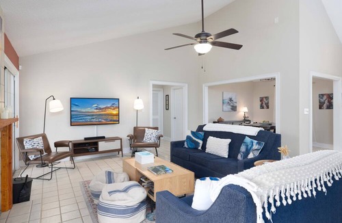 Conway Cottage | Family/Pet Friendly Riverfront Cottage with private Fishing Deck and Boat Dock.