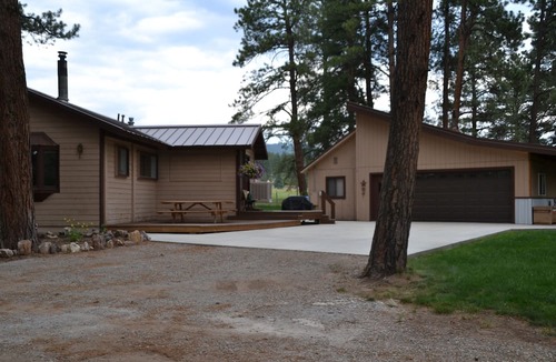 Durango House | Cozy Cabin in the Pines! Beautiful property with lots of space!