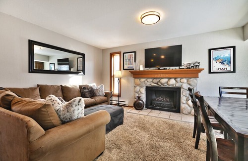 South Snyderville Basin Apartment | Canyons Mountain Views 2 br across from Resort