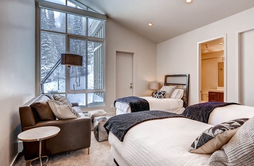 Salt Lake Mountain Resorts Condo | 100 Percent Completely Renovated Gorgeous Snowbird Ski In/Ski Out Condominium