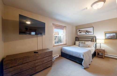 North Park City Condo | Ski-In Ski-Out 2BR at PCMR Base, Pool, Hot Tub, Fitness Center, Sleeps 8