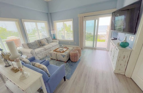 Daufuskie Island Condo | Sandy Feet Retreat-Penthouse- Included Golf Cart