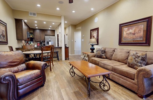 New Braunfels Condo | River City Resorts: CW B105 : Free Tubes with Rental!