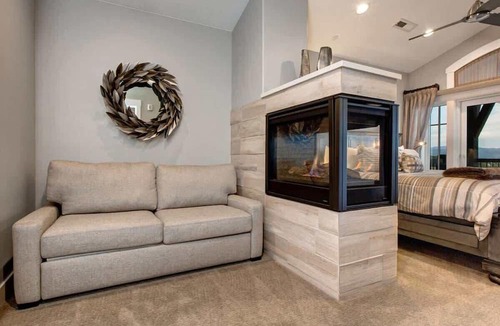 Park City Condo | Abode at Fairway Springs, walk to gondola, canyons shuttle, hot tub