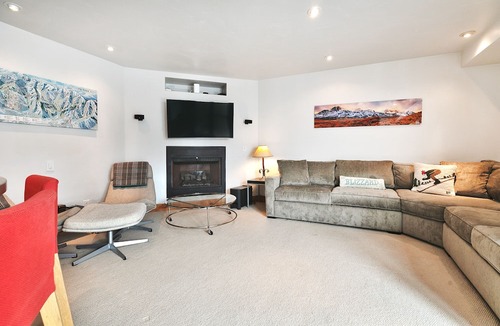 Downtown Park City Condo | Bettina - Main Street Ski in n' Out One Bedroom with Outdoor Hot Tub