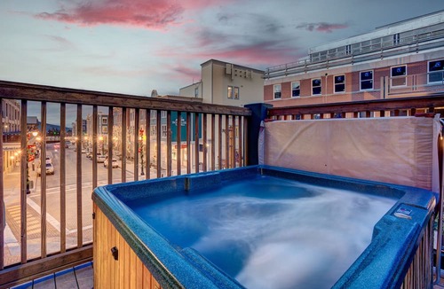Downtown Park City Condo | Located directly on Main Street and 1/2 block from Town Lift! Recently updated and cozy as can be!