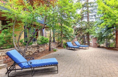 Downtown Park City Hotel | Treasure Mountain Inn - Junior Suite #33 - Cleaning fees included!