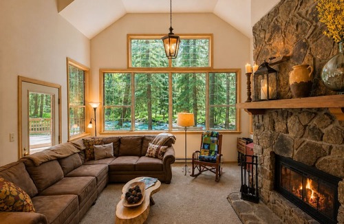 Durango Cabin | Pet Friendly Riverfront Cabin
