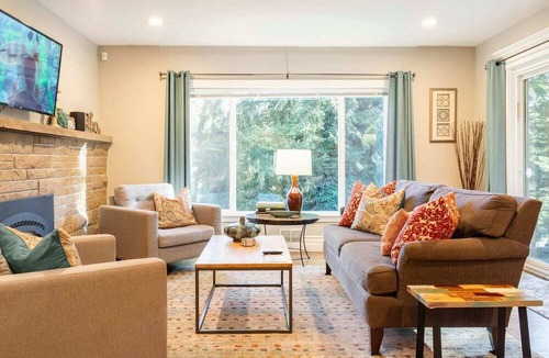 Mill Creek House | Starlight Cottage Country Chic Getaway Near Mill Creek, Snohomish, & Woodinville