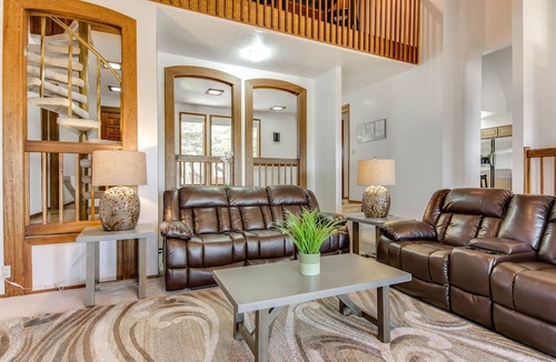 Sandy House | *Luxury Mountainside Retreat*