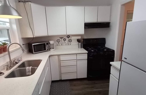 Provo House | Relax, play, rest, & live in a conveniently located, freshly remodeled townhouse